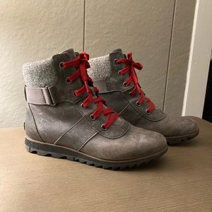 Ladies sorel size 9 boots